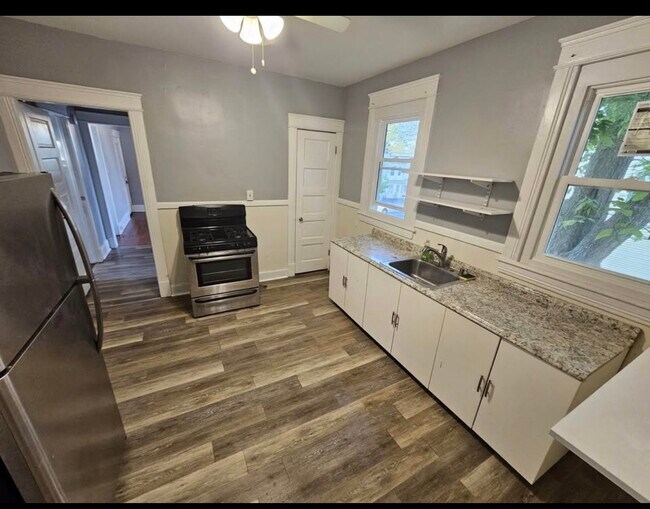 Building Photo - 342 3rd St