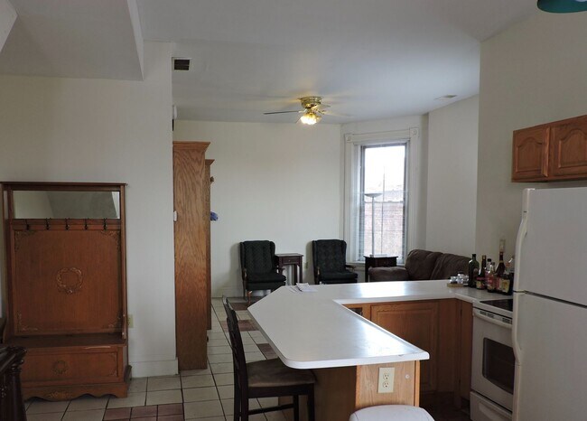 Building Photo - 127 Calhoun St