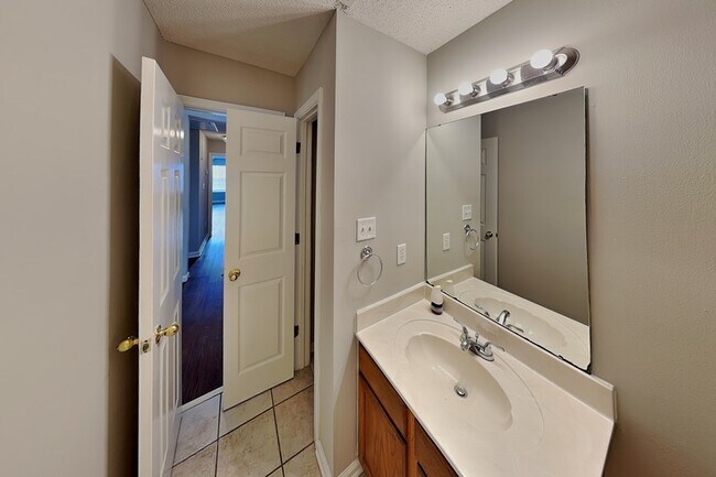 Building Photo - 1071 Red Fern Cir E