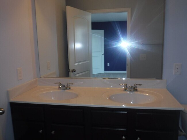 Building Photo - 188 Drexel Ct
