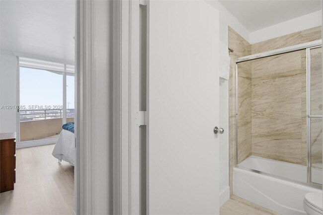 Building Photo - 888 Brickell Key Dr