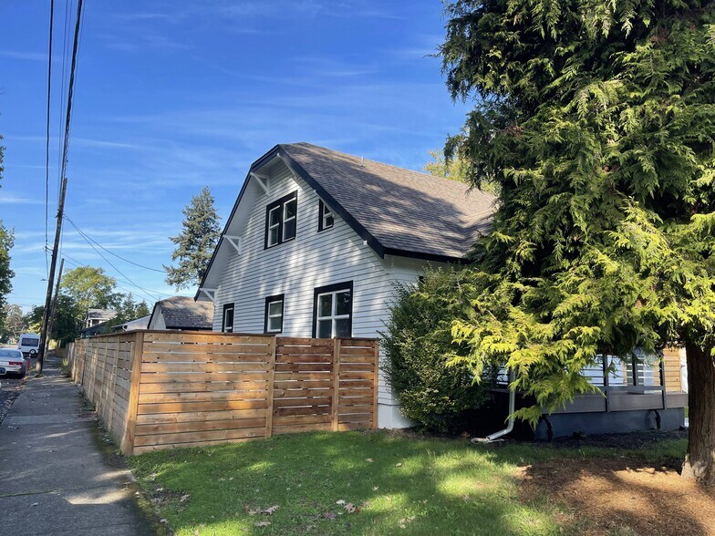 Building Photo - 6541 SE 89th Ave