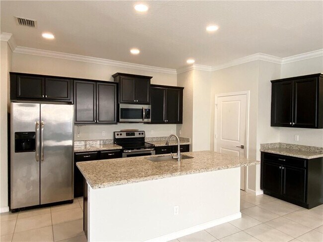 Building Photo - 4028 Tomoka Dr
