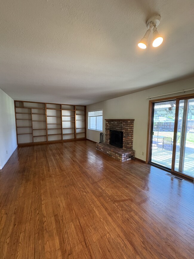 Building Photo - 507 Benicia Dr