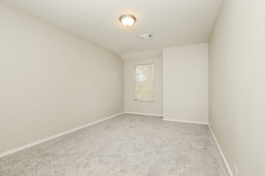 Building Photo - 4934 Orchid Star