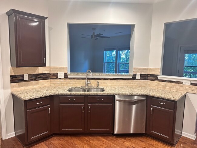 Building Photo - 1624 Caswell Pkwy