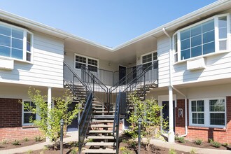 Brentwood & Pinecrest - Templeton Property Management, NFN Investments - Brentwood Apartments