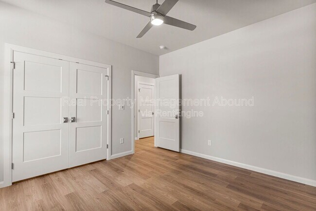 Building Photo - 101 E 11th St