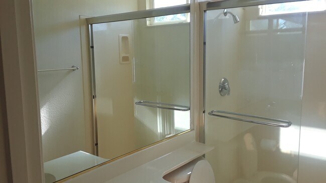 Building Photo - Spacious 3 bedroom home near Roseville Galleria Mall