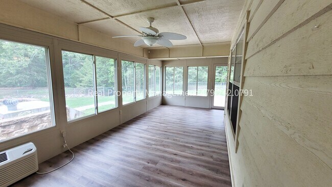 Building Photo - COMING IN JULY! Beautiful 3 bed/2 bath Hom...