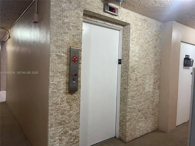 Building Photo - 9481 Evergreen Pl