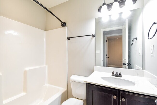 Building Photo - 2600 Molly Ln