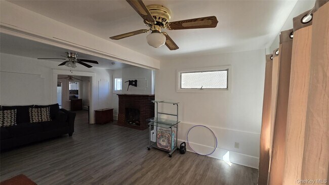 Building Photo - 208 Glenmere Rd