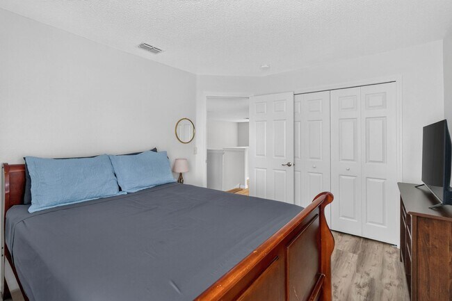 Building Photo - 1550 Casterton Cir