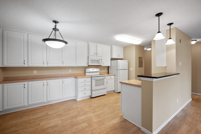 Building Photo - Sterling Ponds Apartments