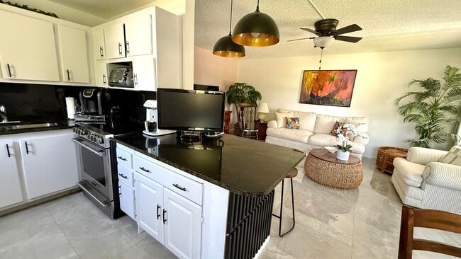 Building Photo - 361 Tilford Q