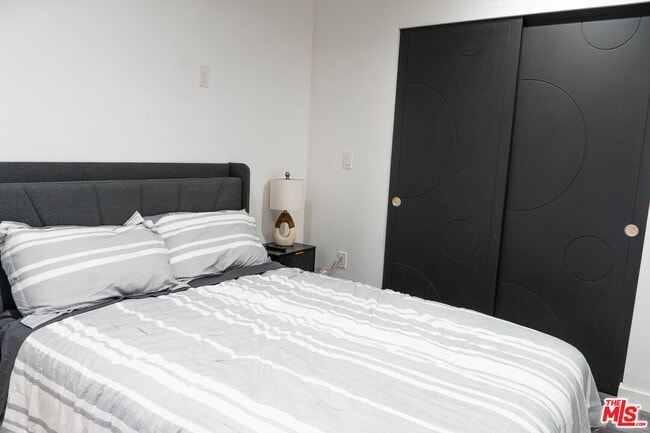 Building Photo - 1933 1/2 Lemoyne St