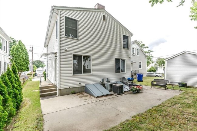 Building Photo - 53 Hazael St