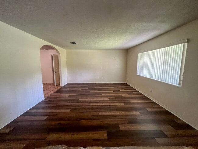 Building Photo - Pet Friendly 4BR/3BA Bedroom House - Available Mid-June!