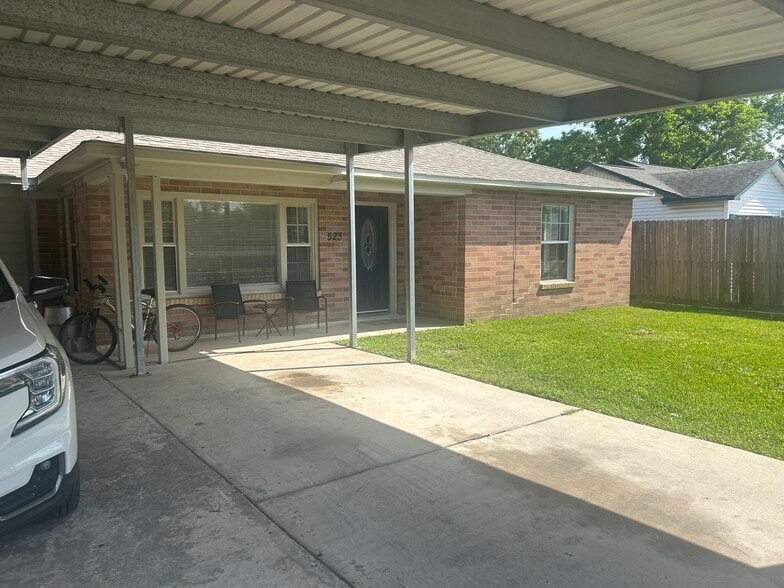 Building Photo - 523 Cresline St