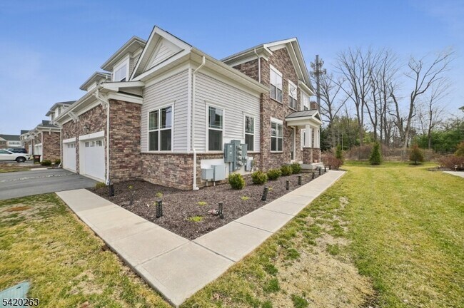 Building Photo - 25 Stone Ct