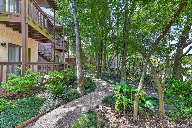 Building Photo - 11711 Memorial Dr