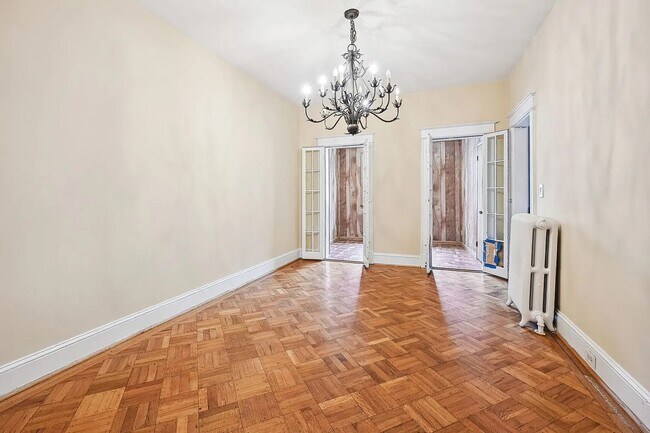 Building Photo - 310 Taylor St NW