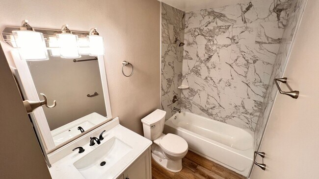 Building Photo - NEWLY RENOVATED 3 Bedroom/2 Bath Unit! Was...