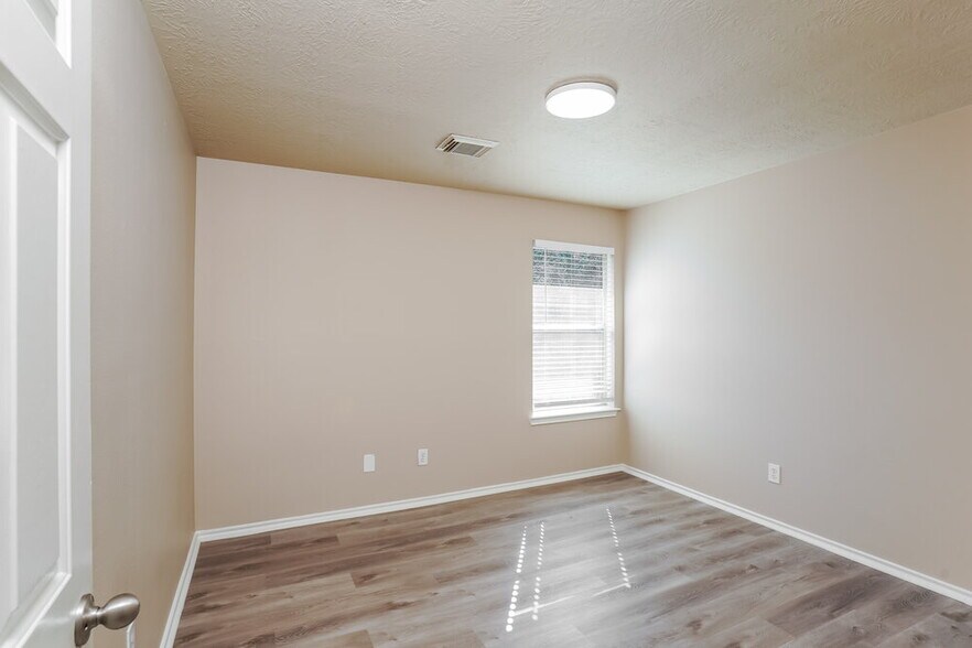 Building Photo - 5418 Trail Timbers Dr