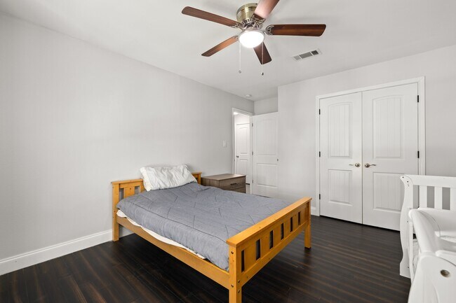 Building Photo - 2114 Briargreen Dr