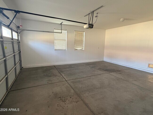 Building Photo - 15569 W Montecito Ave