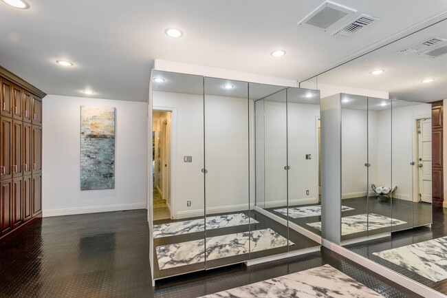 Wellness room - 7218 Mulholland Dr