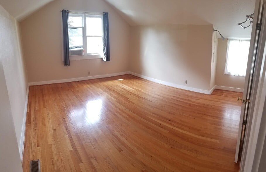Upstairs bedroom - 834 Ramona St