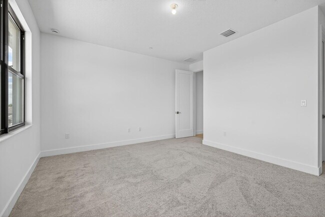 Building Photo - 10026 Skyloft St