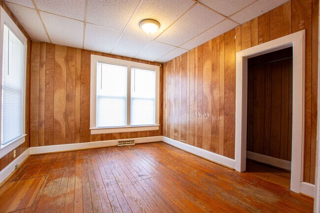 Building Photo - 207 S 17th St