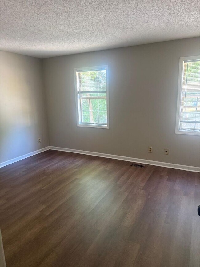 Building Photo - 3529 Lynhaven Dr