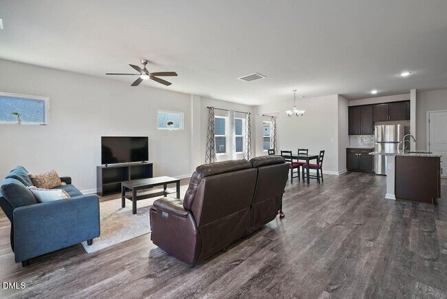 Building Photo - 319 Joneshaven Dr