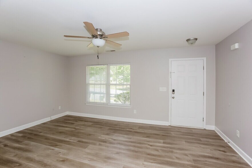 Building Photo - 1029 Ramsgate Dr SW