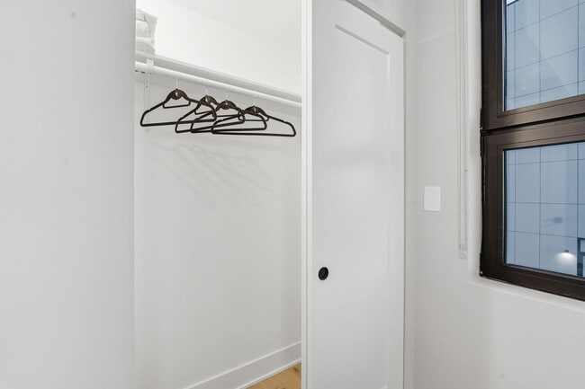 Building Photo - 6044 N Winthrop Ave