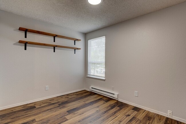 Building Photo - Charming 3 Bed, 2 Bath Home on a Quiet Street