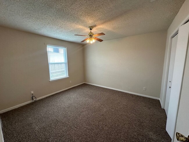 Building Photo - 204 Karem Cir