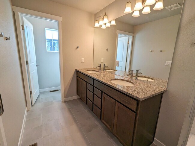 Building Photo - 3 Bedroom, 2.5 Bathroom with two car garage
