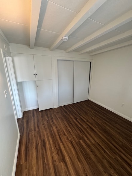 Building Photo - 320 7th St