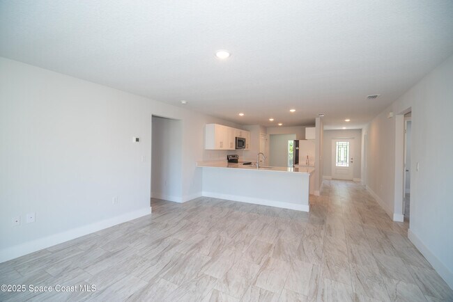 Building Photo - 1241 Platt Ave SW