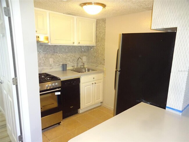 Building Photo - 123 BLUE POINT Way