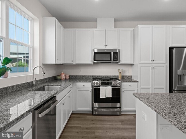 Building Photo - 202 Thompson Dr