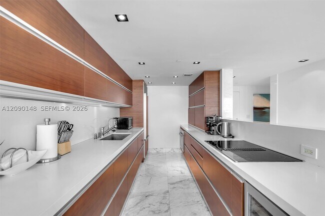Building Photo - 6801 Collins Ave