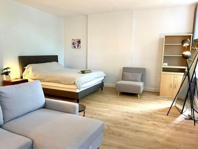 Building Photo - Charming Studio Condo in Norwalk