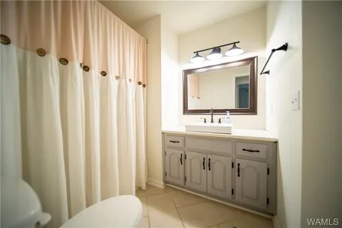 Building Photo - 7650 Hargrove E Rd