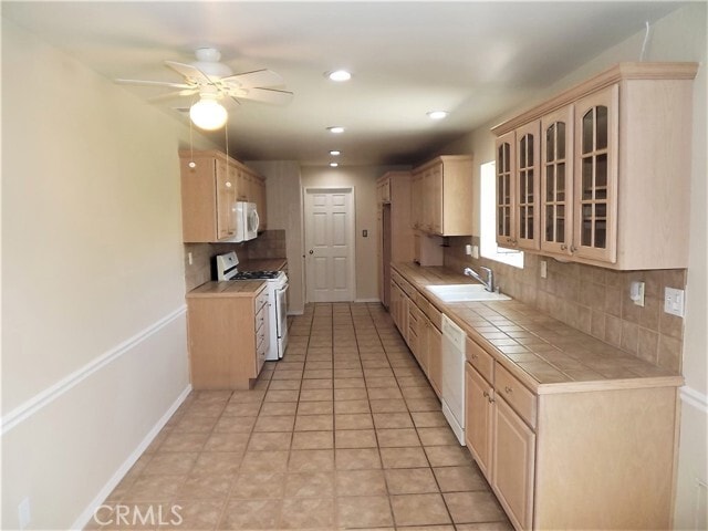 Building Photo - 545 E Vista Del Gaviota Ave